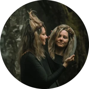 Simona Taro, Rūnas, Glagoliskie simboli, Astroloģija